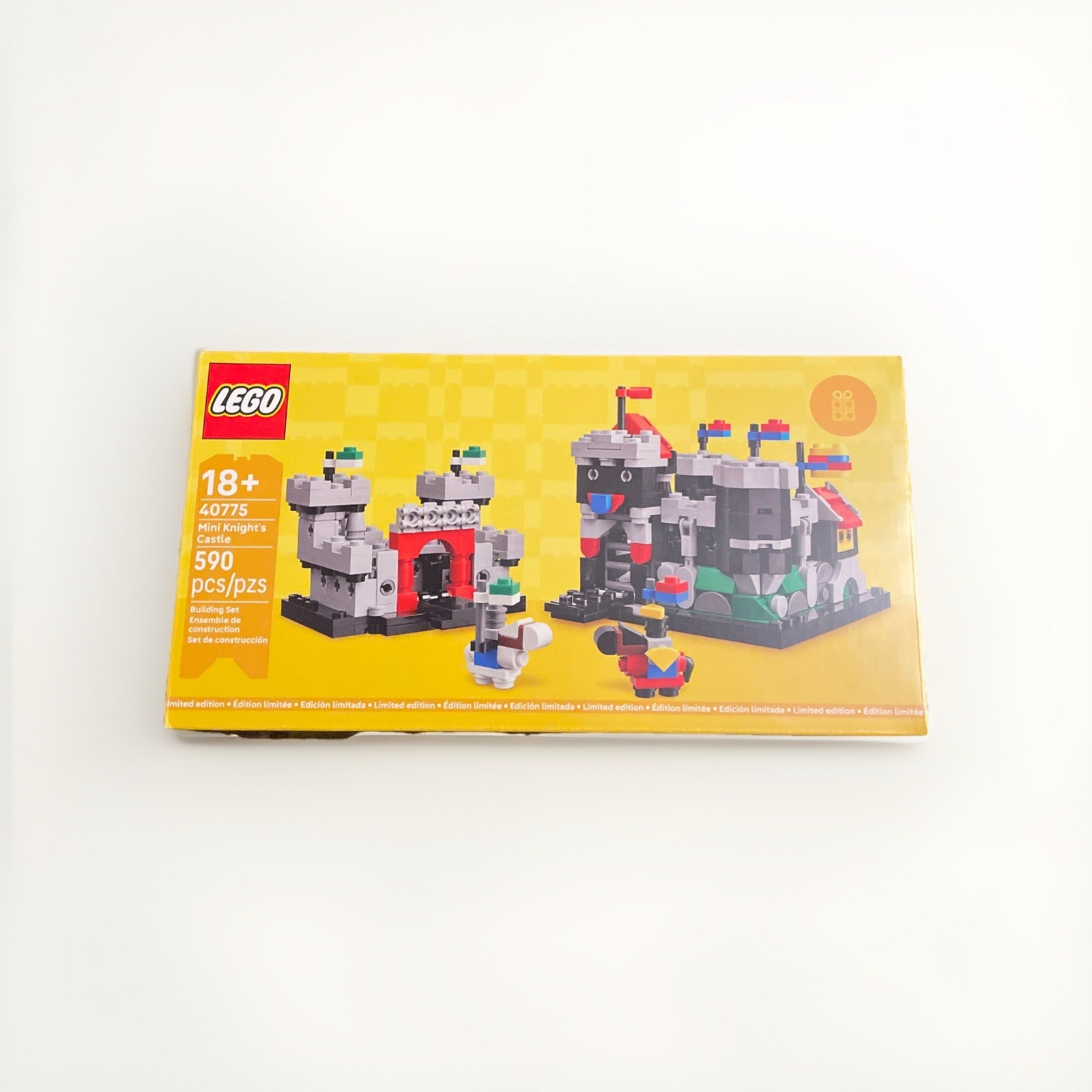 Lego 40775 Mini Knight’s Castle  NEW SEALED IN HAND Limited Edition 590 Pieces