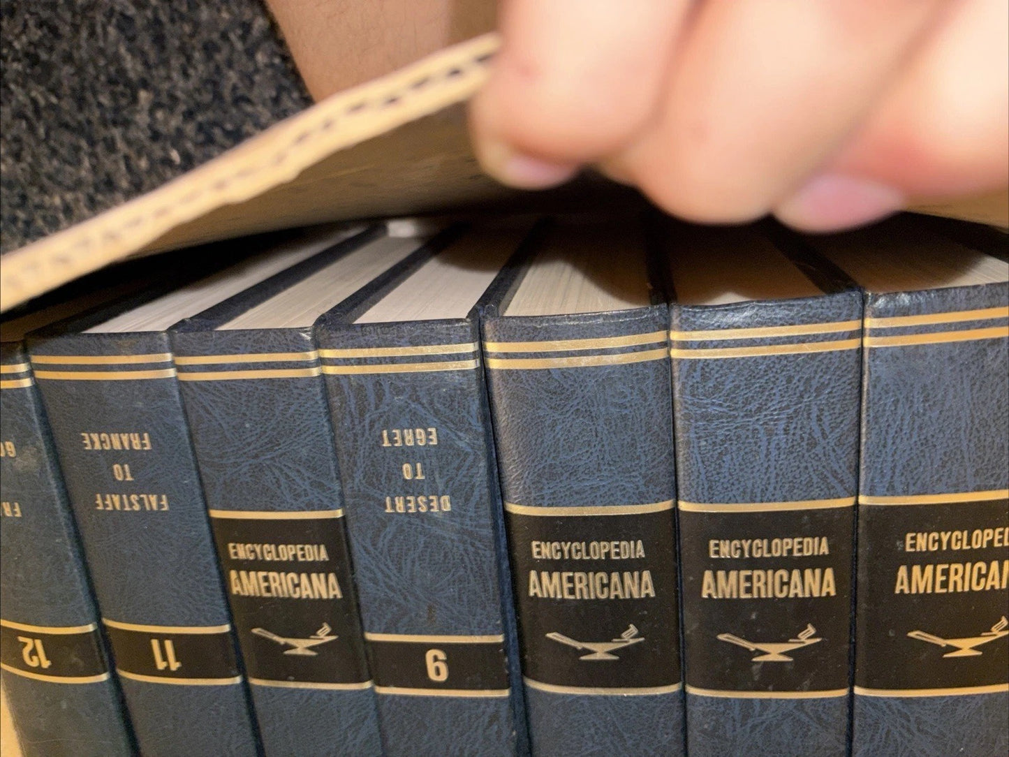 THE ENCYCLOPEDIA AMERICANA 1982 EDITION 14 Volumes Starter Set Incomplete C Pics