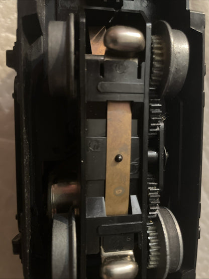 LIONEL O 8900 PENNSYLVANIA  DC POWER DIESEL SWITCHER WITH 16511 CABOOSE SET