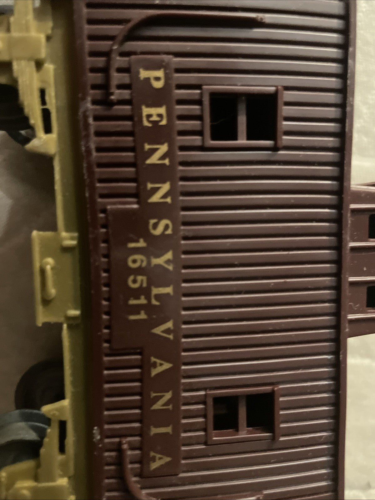 LIONEL O 8900 PENNSYLVANIA  DC POWER DIESEL SWITCHER WITH 16511 CABOOSE SET