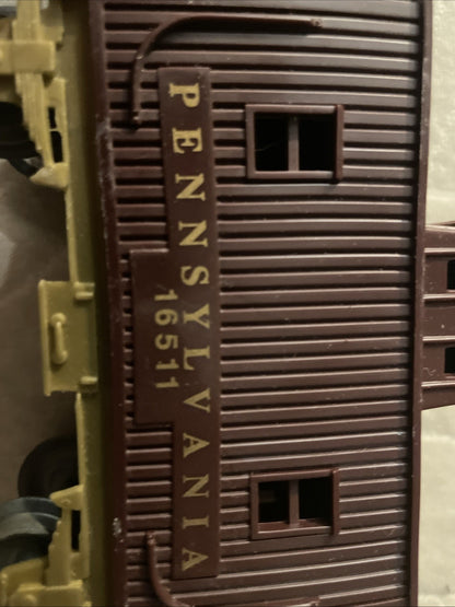 LIONEL O 8900 PENNSYLVANIA  DC POWER DIESEL SWITCHER WITH 16511 CABOOSE SET